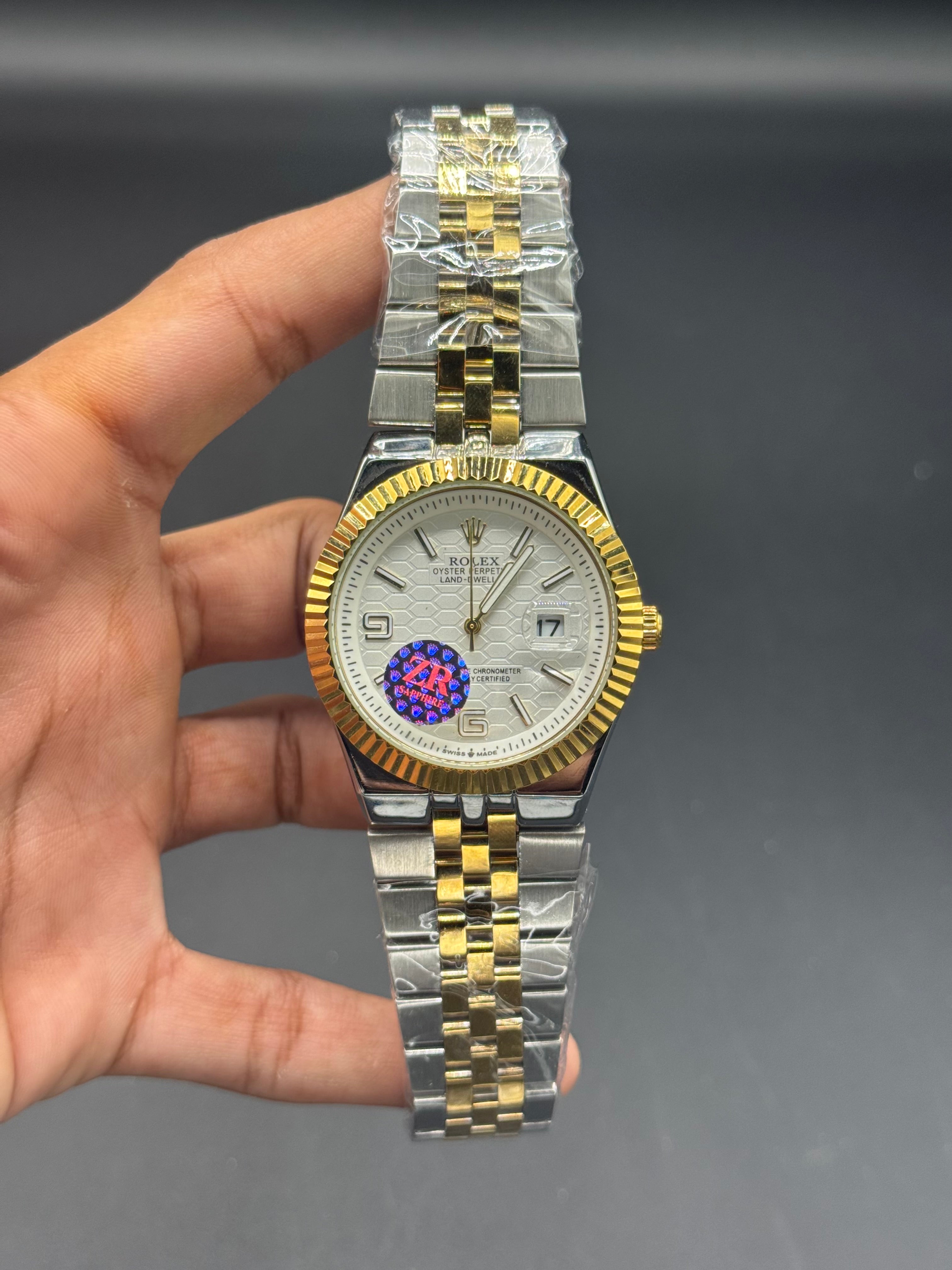 Land-Dweller Style Timepiece | Semi Automatic Machinery |Textured Dial | Fluted Bezel | Date Function | Modern Luxury Look