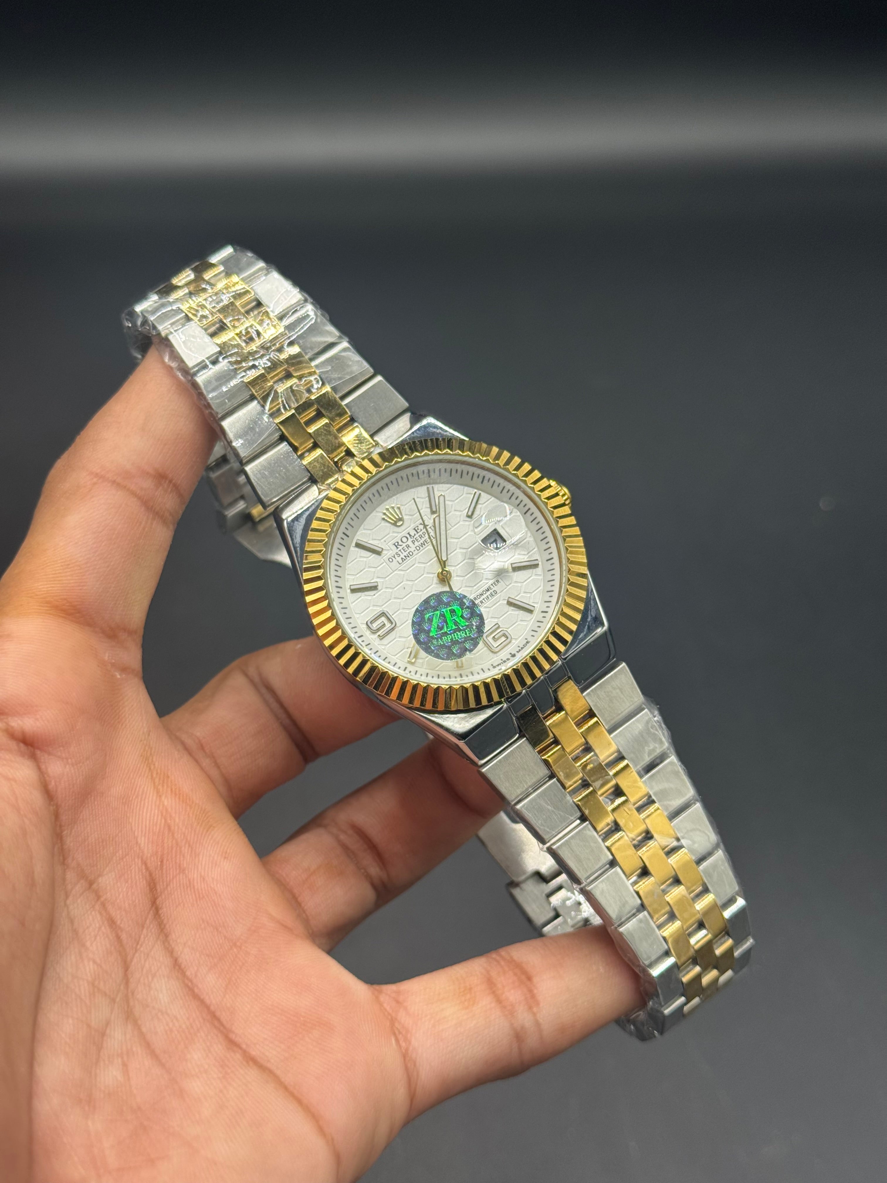 Land-Dweller Style Timepiece | Semi Automatic Machinery |Textured Dial | Fluted Bezel | Date Function | Modern Luxury Look