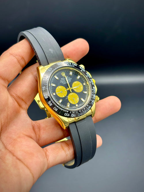 Black & Gold Daytona Style Watch – Sporty Rubber Strap (42 mm) - elapse