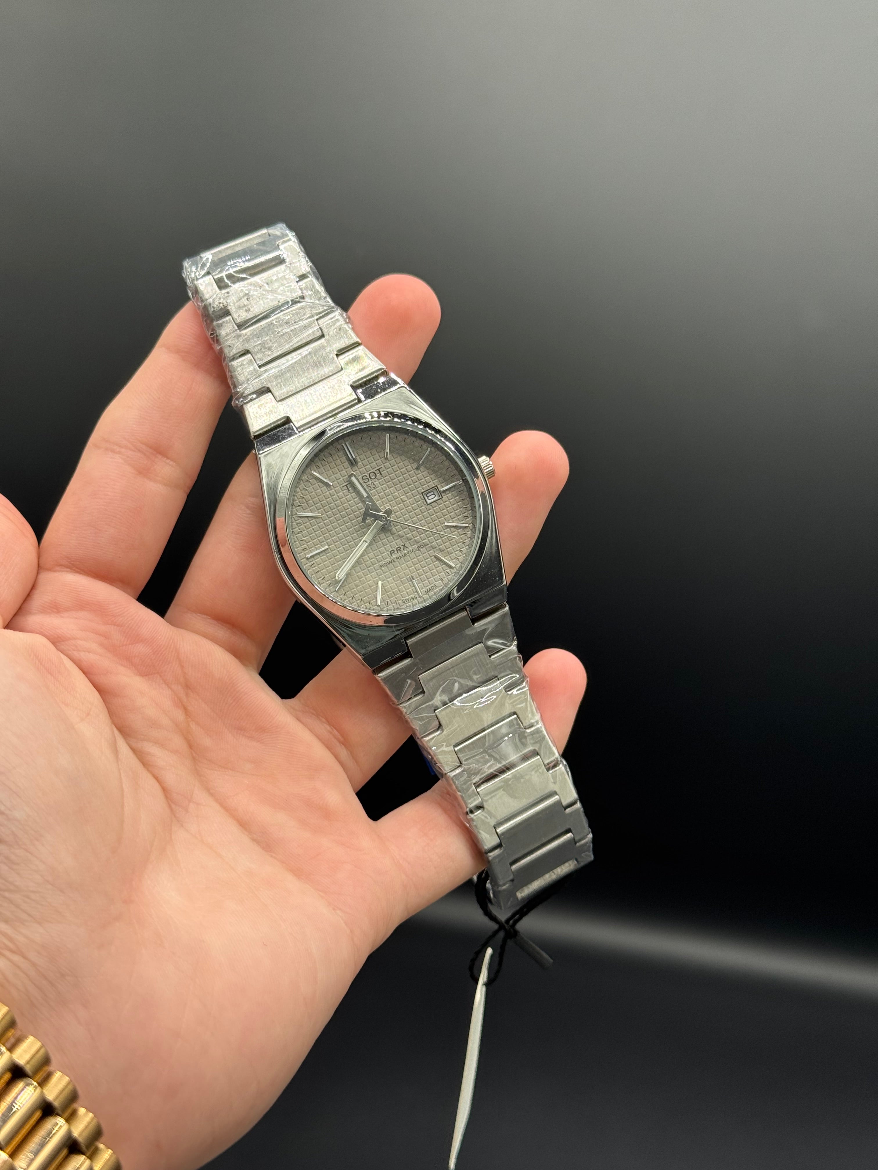 White Dial Classic Style | Silver Stainless Steel Bracelet | Slim Elegant Case | Date Function | Minimal Clean Design
