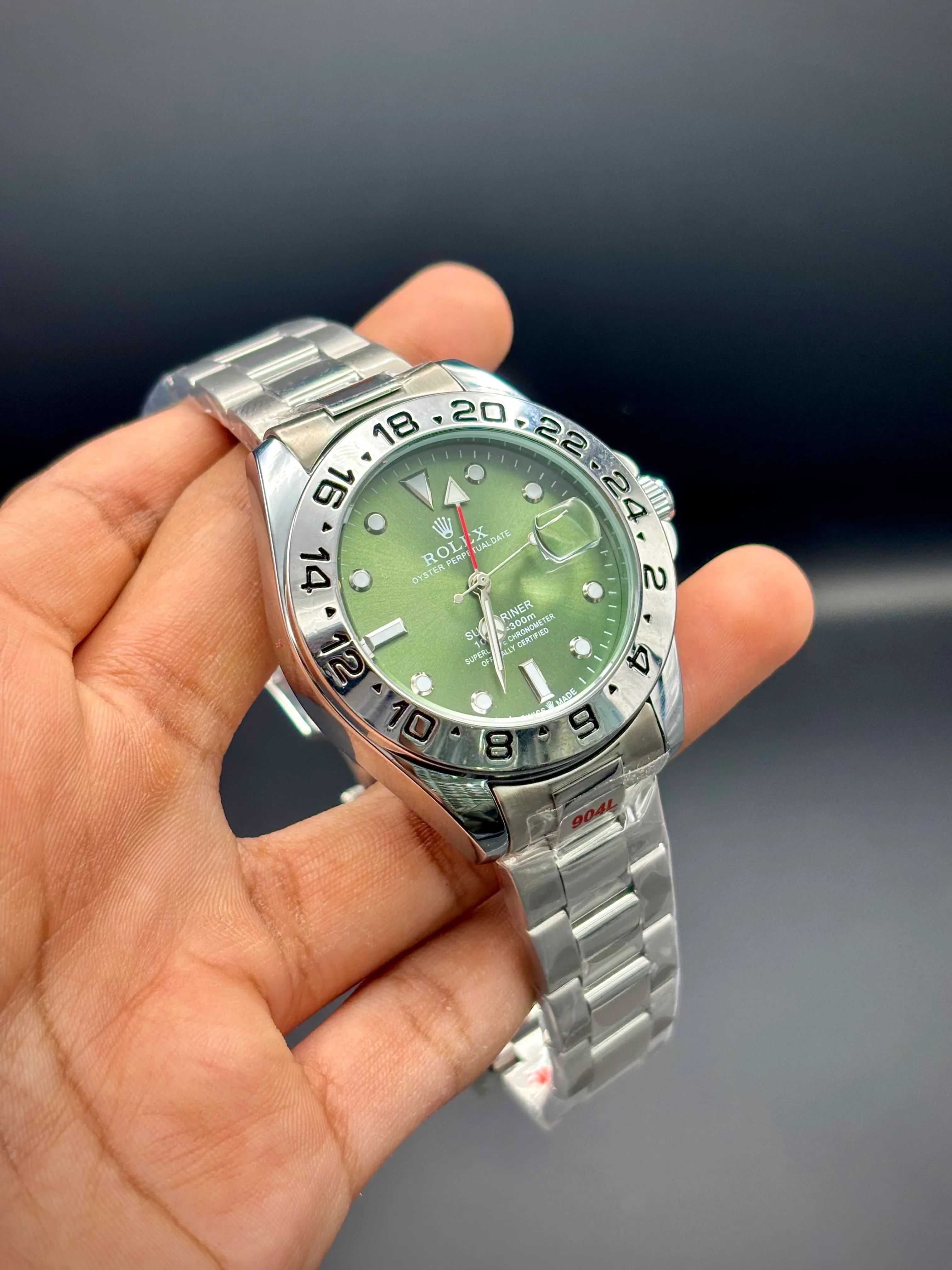 Green Dial GMT Style Watch – Silver Bracelet (41 mm) - elapse