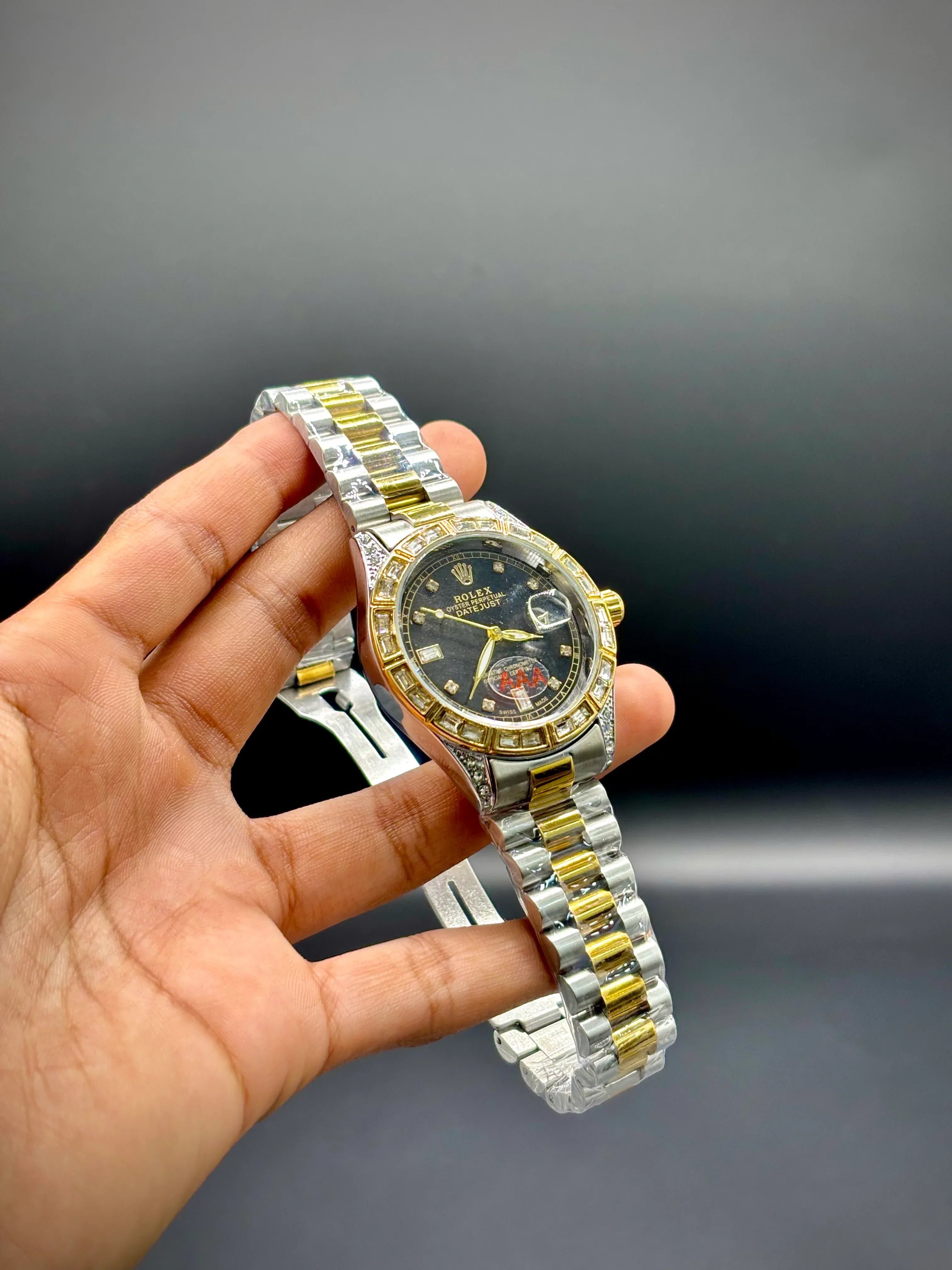 Black Dial Two-Tone Chain Watch with Crystal Bezel – Datejust 41 - elapse