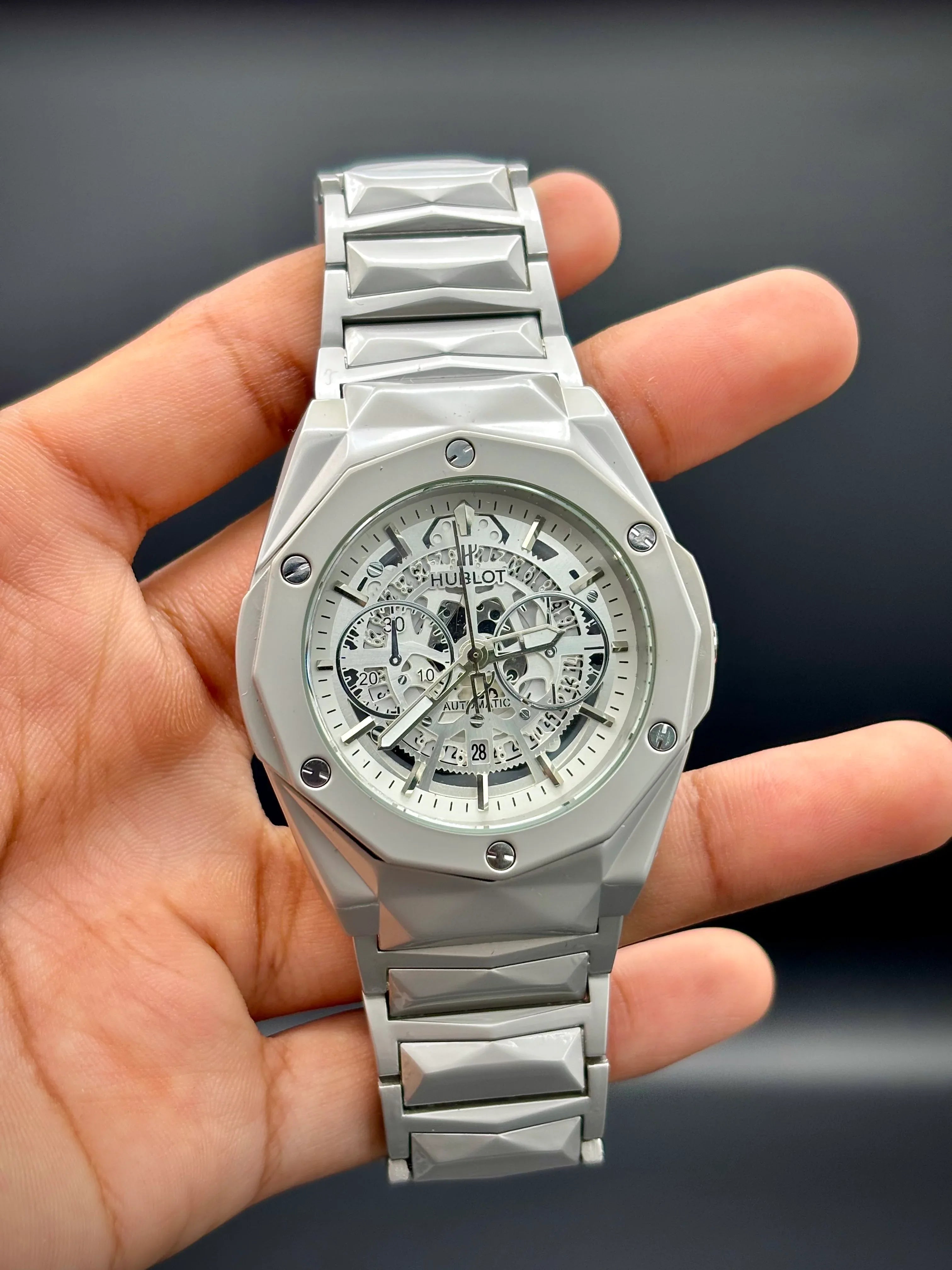 Hublot – White Dial with Silver Case & Diamond-Cut Chain - elapse