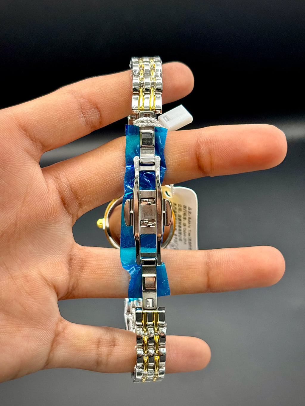 Luxe Bubble-Cased Timepiece – Golden Chain Watch with Arctic White Dial - elapse