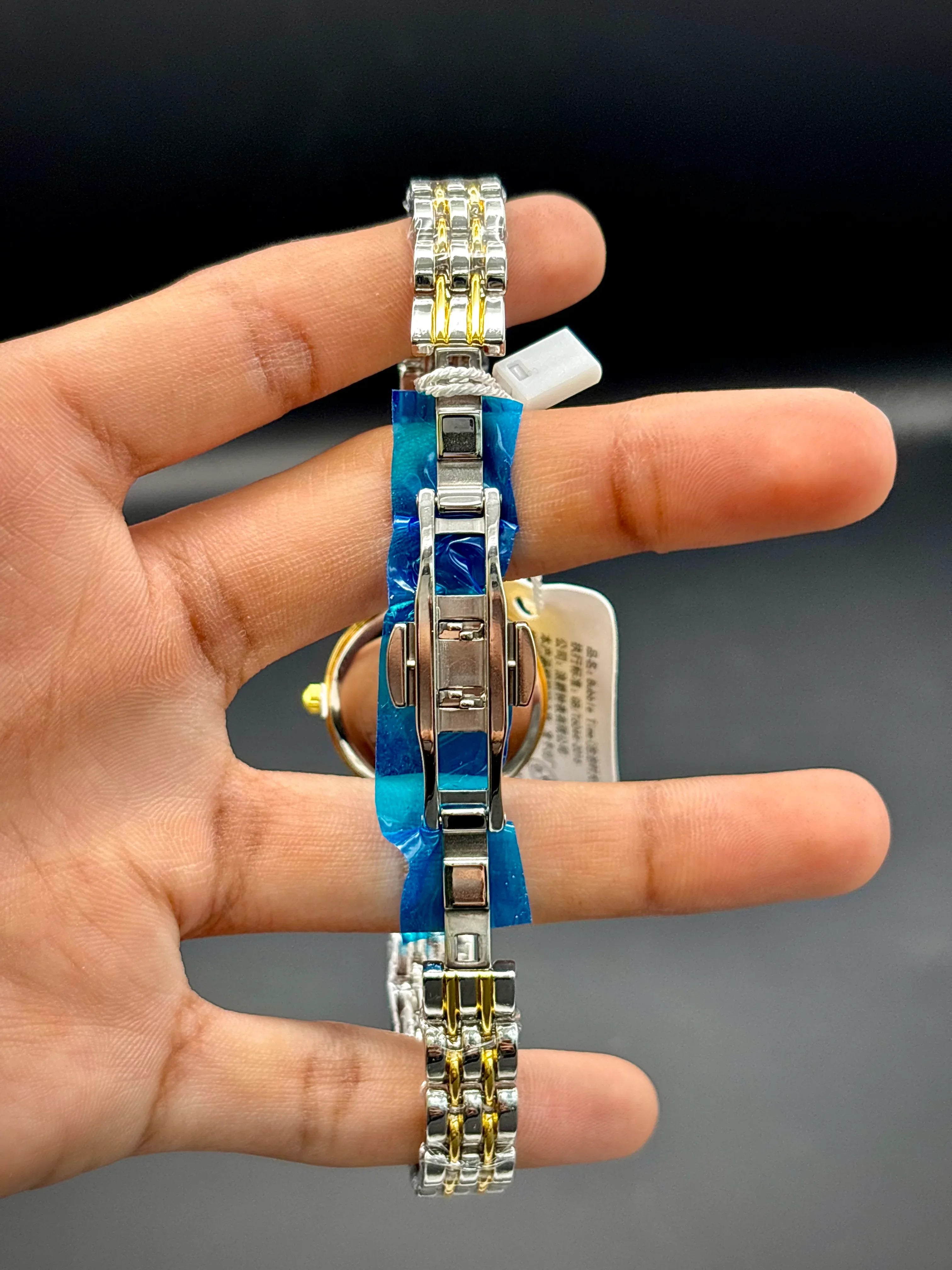 Luxe Bubble-Cased Timepiece – Golden Chain Watch with Arctic White Dial - elapse