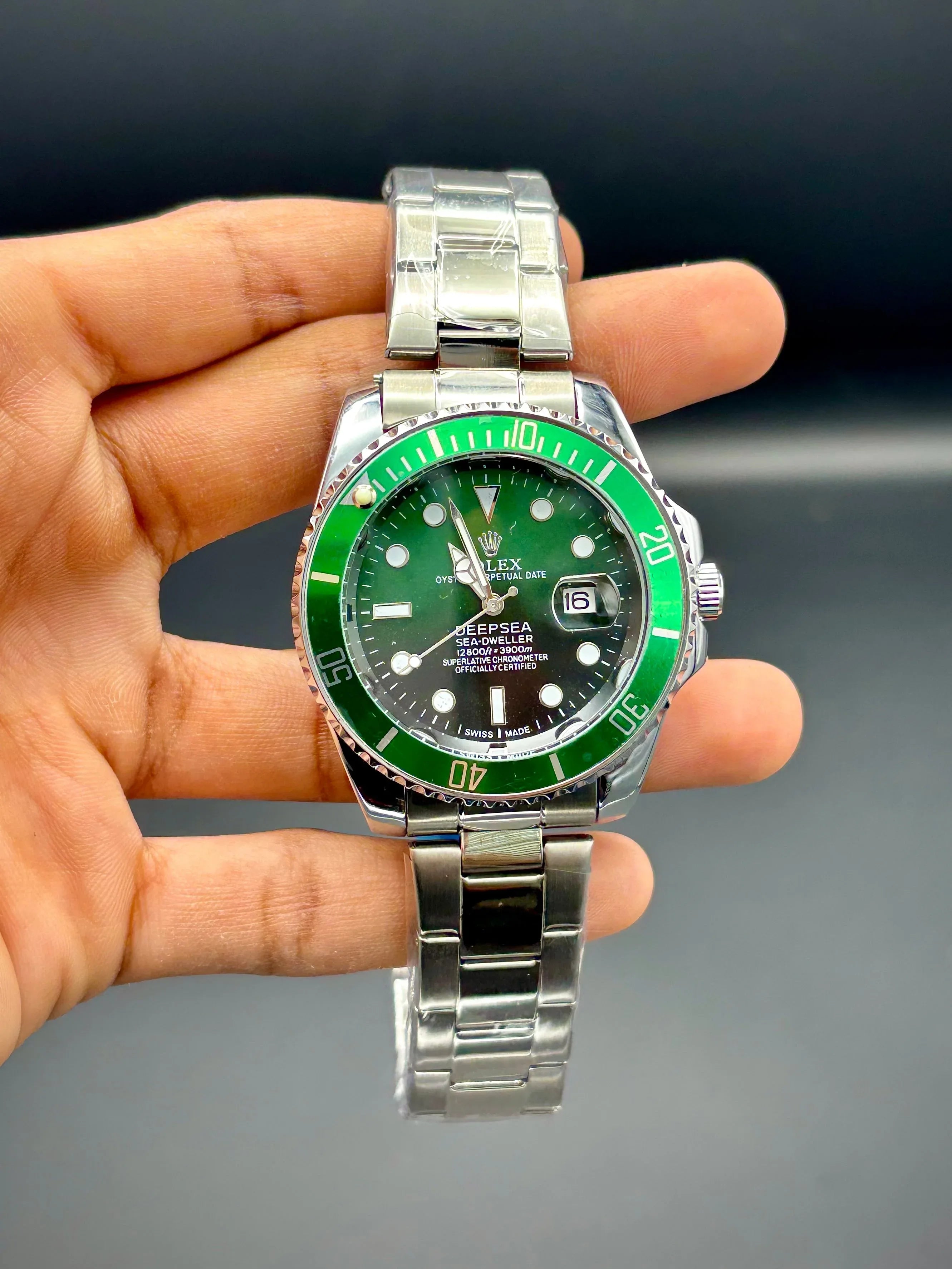 Green Dial Silver Submariner Style Watch – 41 mm - elapse