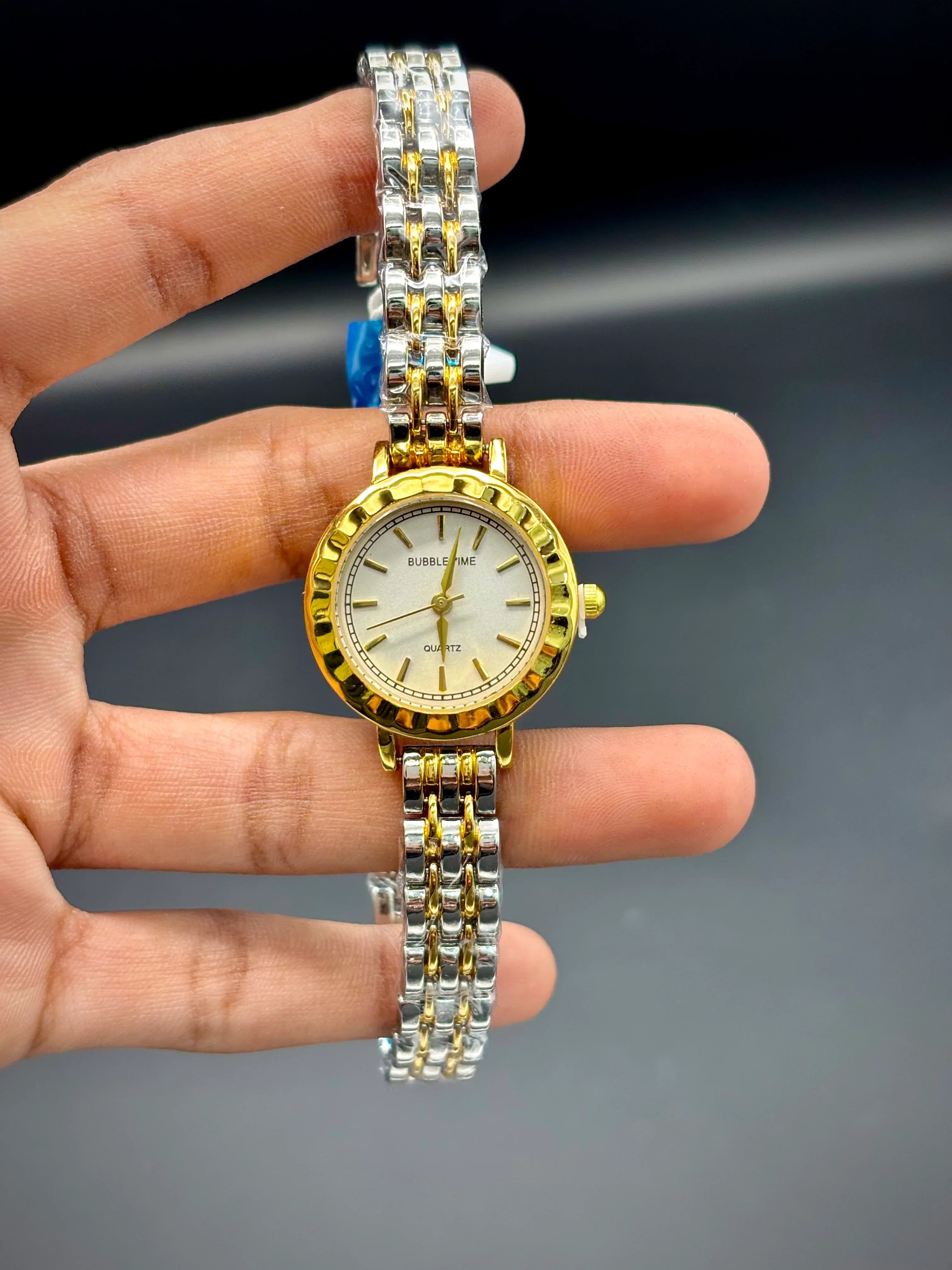 Luxe Bubble-Cased Timepiece – Golden Chain Watch with Arctic White Dial - elapse