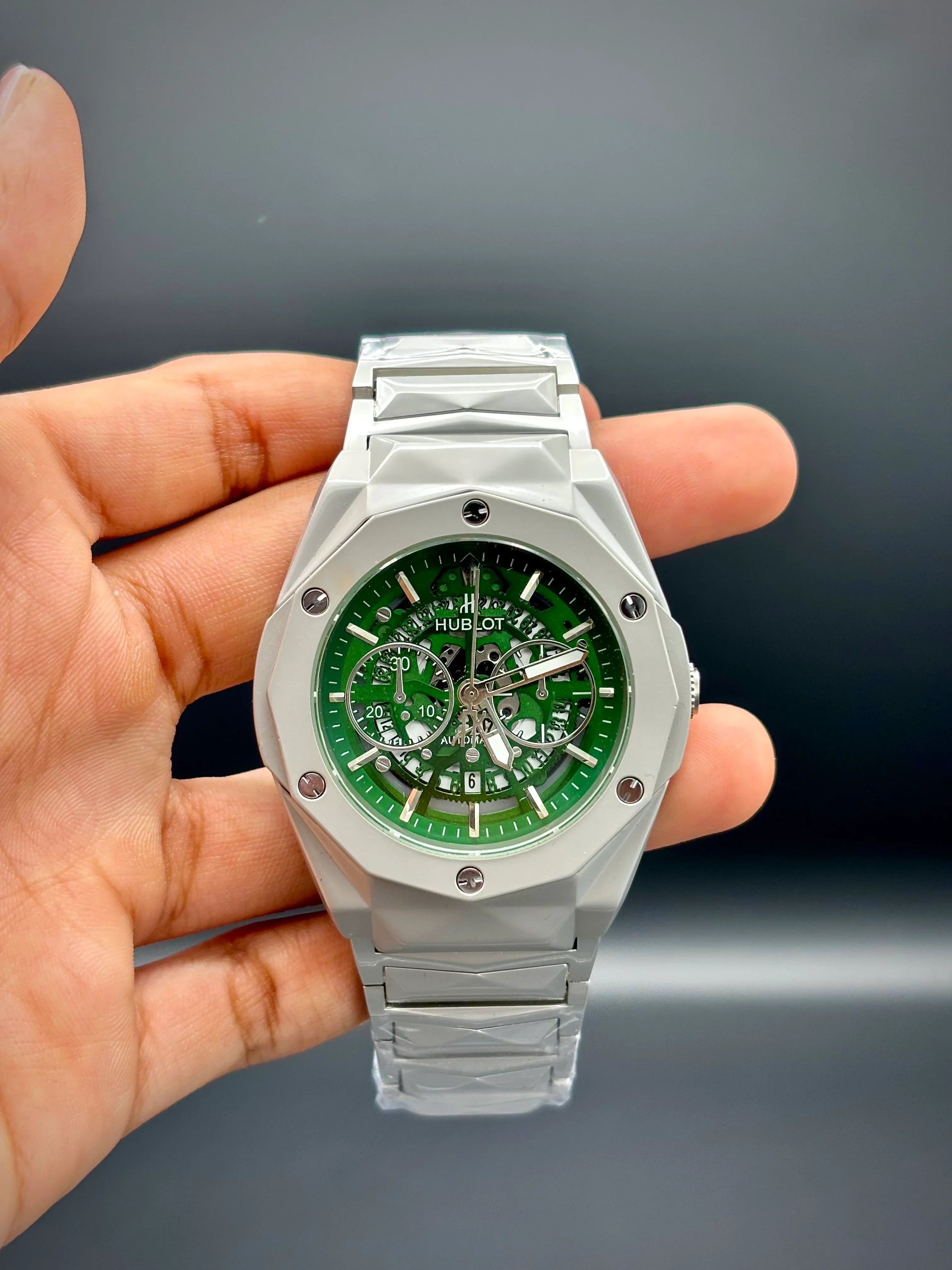 Hublot – Green Dial with Silver Case & Diamond-Cut Chain - elapse