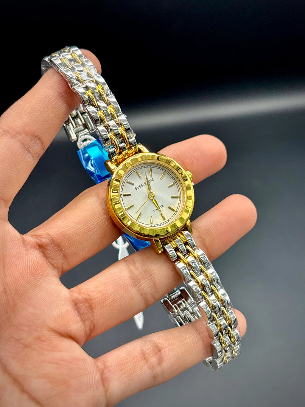 Luxe Bubble-Cased Timepiece – Golden Chain Watch with Arctic White Dial - elapse