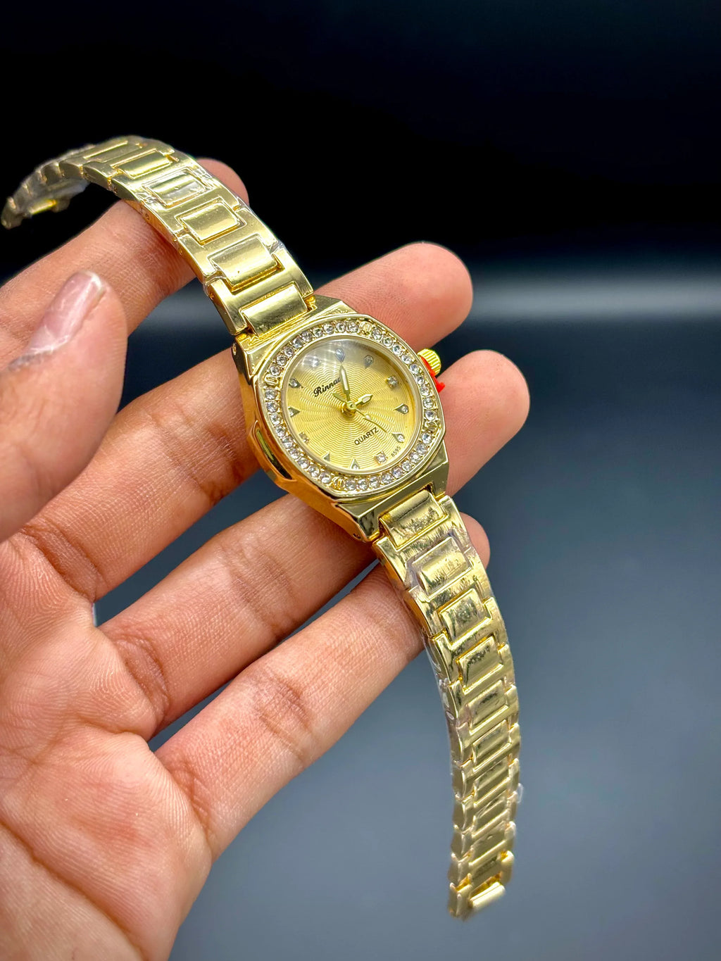 Gilded Radiance Women’s Watch – Full Gold Finish with Crystal-Encrusted Bezel - elapse