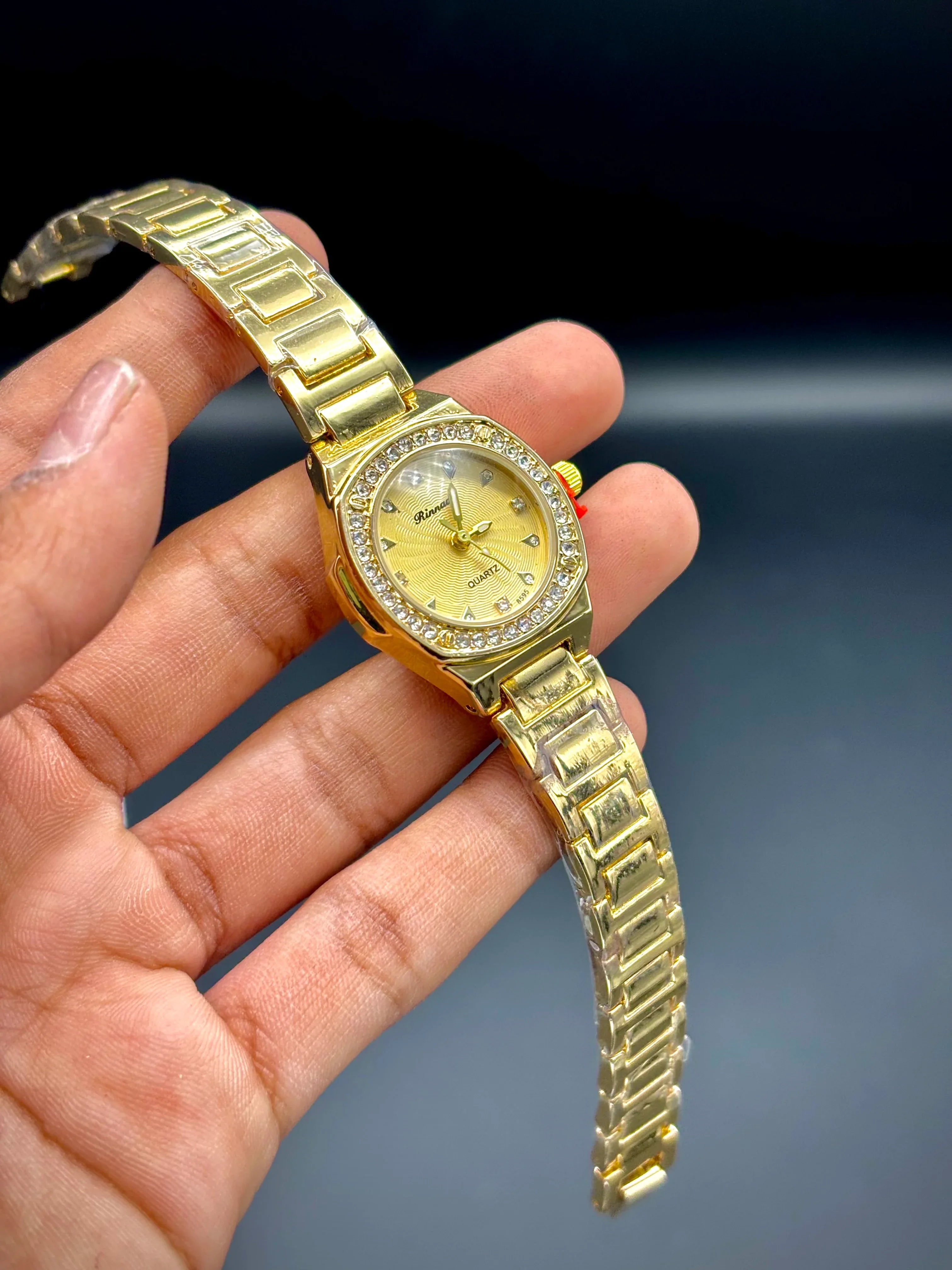 Gilded Radiance Women’s Watch – Full Gold Finish with Crystal-Encrusted Bezel - elapse